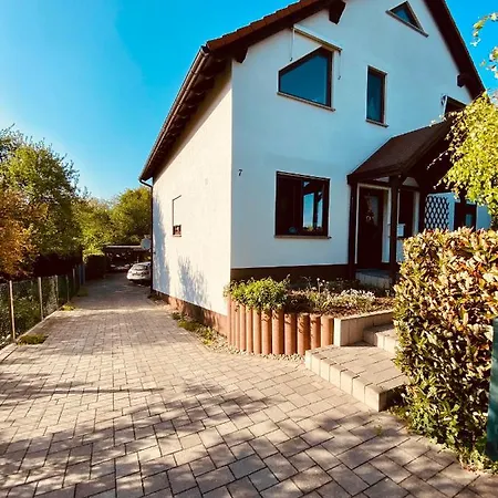 Gemütliche Direkt Am Goitzschesee, Platz Für Ganze Familie, Haustiere Sind Willkommen *