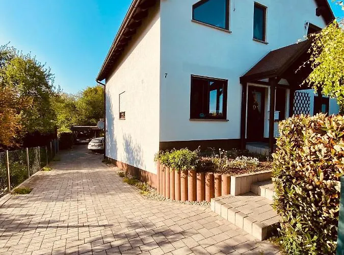 Gemuetliche Direkt Am Goitzschesee, Platz Fuer Ganze Familie, Haustiere Sind Willkommen *